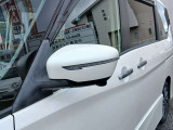 ドアミラ-にウィンカ-ランプ付きで車外からの視認性に優れています♪