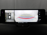 狭い場所での駐車やすれ違いなどでより的確な運転操作に役立つ360&deg;ビューモニターが装備されています。