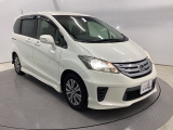 狭い駐車場でも、スライドドアならチャイルドシートへのお子さまの乗降や荷物の積載もスムーズ。