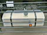 燃料タンクは300Lアルミ製です。
