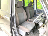 運転席シート廻りは使用感も少なく、良好な状態となっています。丁寧に使われていたことがよくわかりますね。