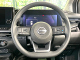 インテリアに合わせたデザインのステアリングは、運転される方のことも考え、運転しやすい形状、大きさです。是非一度、実際に触ってお確かめください。