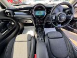 こちらのお車はMINI NEXT鶴ヶ島に展示中です。☆お問合せをお待ちしてます!