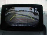 カラーで後方映像をモニターに映し出してくれるので、ショッピングモールのような狭い駐車場であったとしても障害物を見つけ、楽々駐車することができますね。