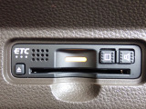 ■【ETC車載器】が装備されています。セットアップをしてお渡しとなり、ETCカードを差し込むだけで高速道路の利用が可能です。