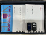 スマートキーは鍵をバッグに入れたままでもドアロックの開閉やエンジンのON・OFFができます。夜間や雨の日も鍵を探さなくて良いので便利です。