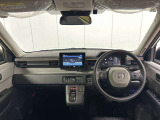水平基調のインパネで運転中の視界もスッキリしています♪
