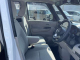 ドライバーへの負担がかかりすぎないように設計され、運転の疲労を軽減したシートになっております