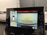 バックカメラの他に上から見下ろしたような画像が見れるアラウンド(全方位)モニター。前後左右を把握できる、すごい機能が装備されています!
