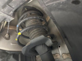 お車を安心してお乗りいただく為には、足回りの定期点検が欠かせません。サービスサポート(有償保証)では無料点検もご提供しており、安心のカーライフをお過ごしいただけるサポート体制が整っています。