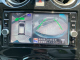 アラウンドビューモニター 駐車場での車庫入れや狭い道路での走行にカメラで確認が出来るので安心です。