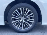 【純正18インチアルミホイール】純正アルミホイールで足回りもかっこよく決まってます♪