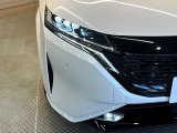 【LEDヘッドライト】悪天候や夜間走行時も良好な視界を確保し安心して運転できる高輝度LEDヘッドライトを装備!点灯速度が早く、消費電力も抑えられています。