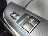 ビジネスカーでも快適装備は外せません。運転席&助手席はパワーウインドウです。(挟み込み防止機能付き)。