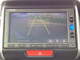 バックモニター付きで、車庫入れやバック時の後方確認をサポート。