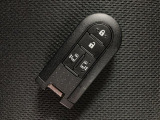 スマートキー機能を有しています!ドアロックの開閉やエンジン始動時にキーをポケットやカバンなどに携帯していればキーを挿さなくてもそのまま手ぶらで可能です!!