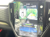 【マルチテレインモニター】車のフロントやサイドのカメラ画像を同時にモニター表示することで、悪路や狭い道を走行時でも周囲の状況確認ができ安心!本格SUVにうれしい装備です♪
