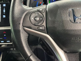 ステアリングにオーディオ操作スイッチが付いています。オーディオ画面に直接タッチしなくても操作が出来ますので、運転に集中できます。