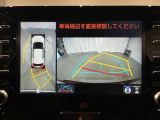 【バックモニター】駐車時に後方がリアルタイム映像で確認できます。大型商業施設や立体駐車場での駐車時や、夜間のバック時に大活躍?