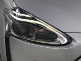 1灯の光源でロービームとハイビームの切り替え可能なBi-Beam LEDヘッドランプ(オートレベリング機能+LEDクリアランスランプ)を採用。先進性を強調したほか、省電力にも寄与しています。