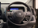 運転にかかわる様々な操作を安全に行えるように視点移動が少なく操作性に配慮されたスイッチ類が凝縮されたコクピットです。
