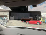 インテリジェントルームミラーは車両後方の状況を映像で映し出してくれます!後席に人が乗っていて見づらい時や荷物で後ろが見えない時も安心です!