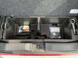 荷室下には工具類が入っています。