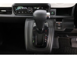■インパネシフト■ハンドルに近い位置で運転席からも見やすく操作しやすいインパネシフト。パッと見ただけで、どのギアに入っているのかが判断しやすいところもいいですね!