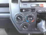 エアコンはマニュアルエアコンです☆快適な空間で運転していただけます☆