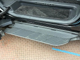 【電動サイドステップ】車高の高いお車でも、これがあれば小さいお子様の乗り降りも楽々♪スライドドアと連動して作動する為、煩わしい操作は不要です!