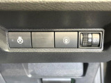 【ステアリングヒーター】冬場に冷たくなりやすい革巻きステアリングを、スイッチ一つで素早く適温に!エアコンよりも早く温まってくれるので、寒い日の運転も快適になりますね♪