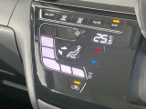 【オートエアコン】一度お好みの温度に設定すれば、車内の温度を検知し風量や温度を自動で調整。暑い&hellip;寒い&hellip;と何度もスイッチ操作をする必要はありません。快適な車内空間には必須の機能ですね♪