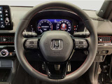 運転にかかわる様々な操作を安全に行えるように視点移動が少なく操作性に配慮されたスイッチ類が凝縮されたコクピットです。