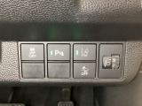 ハンドルの右側にはヘッドライトレベライザーとHondaセンシング用のメインスイッチがついています。ヘッドライトレベライザーは道路状況や積荷の加重に応じてライトの高さを調節できます。