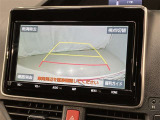 バックガイドモニターで、後方を確認しながら安心して駐車することができます。運転初心者も熟練者も必須の機能ですよ!