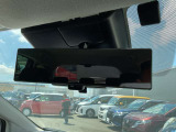 スマートルームミラー・後部座席に人が座っている時や、荷物が多い際でも後方確認がしやすいです。