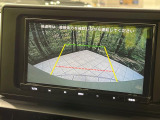 【バックカメラ】駐車時に後方がリアルタイム映像で確認できます。大型商業施設や立体駐車場での駐車時や、夜間のバック時に大活躍!運転スキルに関わらず、今や必須となった装備のひとつです!