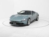 コーンズ名古屋ショールームでは1階に最新モデルの展示とコンフィグレーションルーム、2階には中古車展示エリアとラウンジを配し、最新CIのもとフェラーリをご覧いただけます。