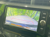 【バックカメラ】駐車時に後方がリアルタイム映像で確認できます。大型商業施設や立体駐車場での駐車時や、夜間のバック時に大活躍!運転スキルに関わらず、今や必須となった装備のひとつです!