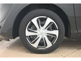 純正なので車に似合うデザインになっていますね。スタッドレスタイヤもご相談下さい。