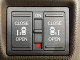 【両側パワースライドドア】スマートキーや運転席のスイッチで後席両側スライドドアの開閉が可能♪電動だから力を入れてドアを開ける必要が無く、小さなお子様でも簡単に開け閉めでき快適です♪