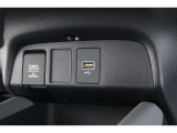 スマートフォンなどの音楽再生が可能なUSB接続ジャック装備車両です♪♪♪