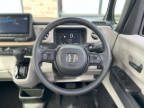 運転中に操作が楽なステアリングスイッチ付き!
