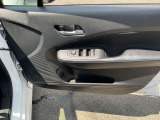 全席パワーウィンドウ装備です。運転席はオートになっているので、ワンタッチ開閉することが出来ます。