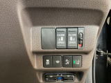 パワースライドドアの開閉はスマートキーのリモコンやドアノブは勿論、運転席側のスイッチ操作でも開閉ができ、安全・簡単です。