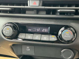 オートエアコンは、温度や風量を自動で調整してくれるため、運転に集中でき、疲労軽減にもつながります。また、車内の温度を一定に保つことで、結露やカビの発生を防ぐ効果もあります。