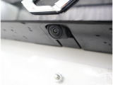 バックカメラが付いているので後方確認が非常にしやすいです。今や運転初心者も熟練者も必須装備!ついていて損はないですね♪