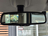 アラウンドビューモニター。上空から見下ろしているような映像で、スムースな駐車をサポートします。