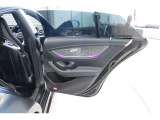 細部まで配慮された仕上がりが印象的なドアトリムです。