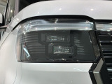 LEDヘッドライトは、点灯の瞬間から最大光量を発揮し、突然暗くなるトンネルなどでの安定感を高めます。
